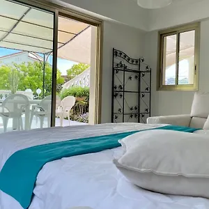  Appartement Rez De Jardin De 65m2 Dans A